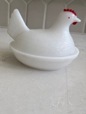 Vintage Milk Glass Hen on Nest (HON)